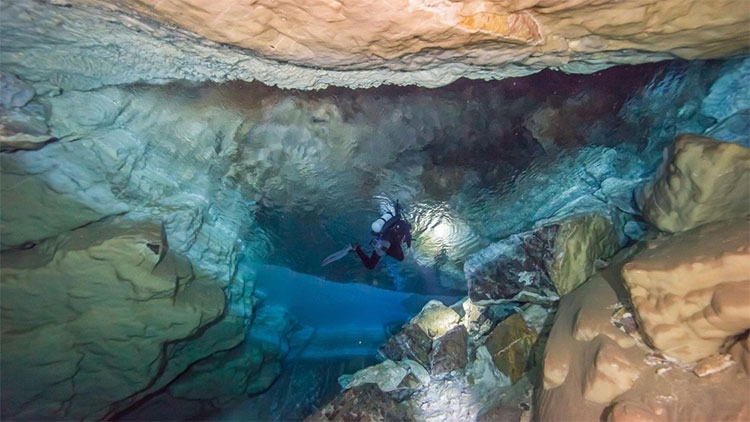 hang-da-voi-devil-hole Hang đá vôi Devil’s Hole