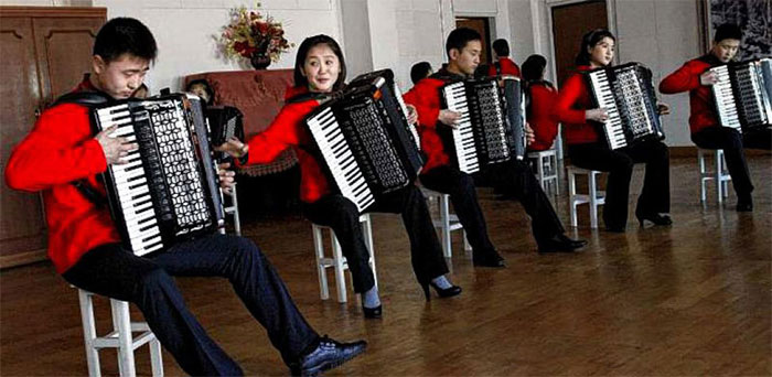lop-tap-dan-accordion Một lớp tập đàn accordion ở Bình Nhưỡng, Triều Tiên.