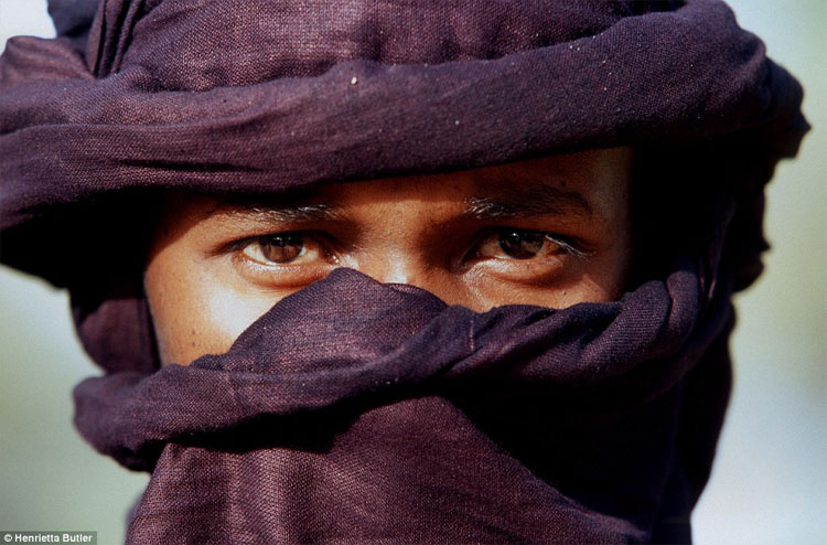 bo-lac-tuareg-1 Đàn ông Tuareg phải bịt mặt còn phụ nữ thì không.