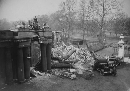 Năm 1940: Cung điện Buckingham bị phá huỷ Năm 1940: Cung điện Buckingham bị phá huỷ