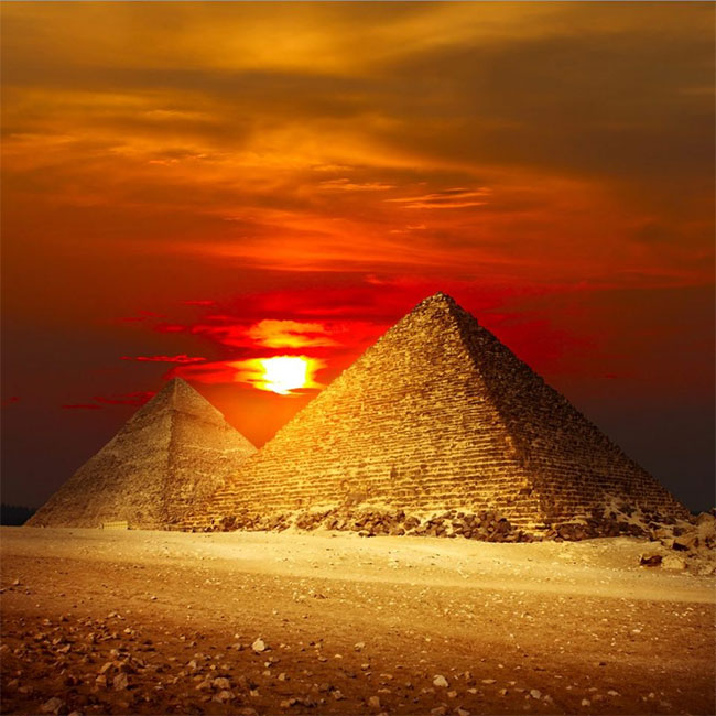 Đại Kim tự tháp Giza là công trình vĩ đại cao đến 139m