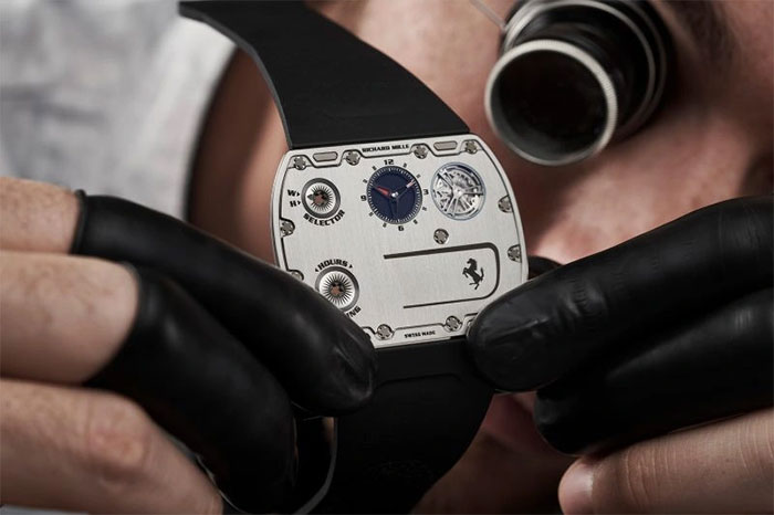 dong-ho-richard-mille-rm-up-01-ferrari-1 Chiếc đồng hồ tiêu tốn hơn 6.000 giờ để phát triển và thử nghiệm trong phòng thí nghiệm.