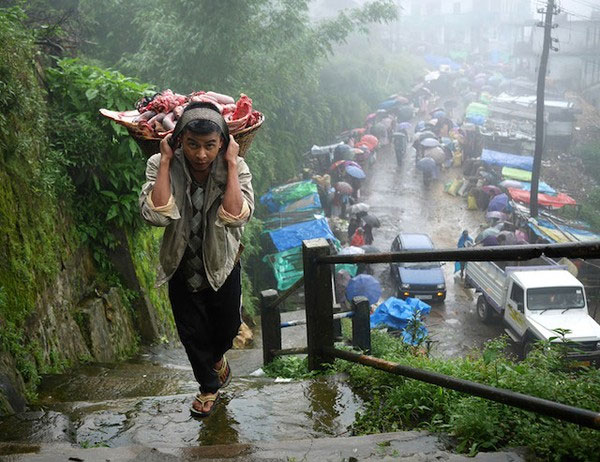 Cuộc sống kỳ lạ tại nơi “ẩm ướt nhất thế giới” Cuộc sống kỳ lạ tại nơi “ẩm ướt nhất thế giới”