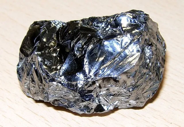 boron-arsenide Boron arsenide vận chuyển tốt cả electron và lỗ trống, đồng thời có khả năng dẫn nhiệt tốt.