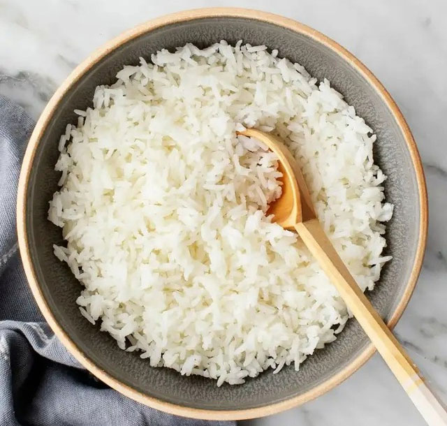 com-tu-soi-2 Loại gạo này dễ tiêu hóa hơn, điều này tốt cho những người tiết dịch tiêu hóa không đủ.