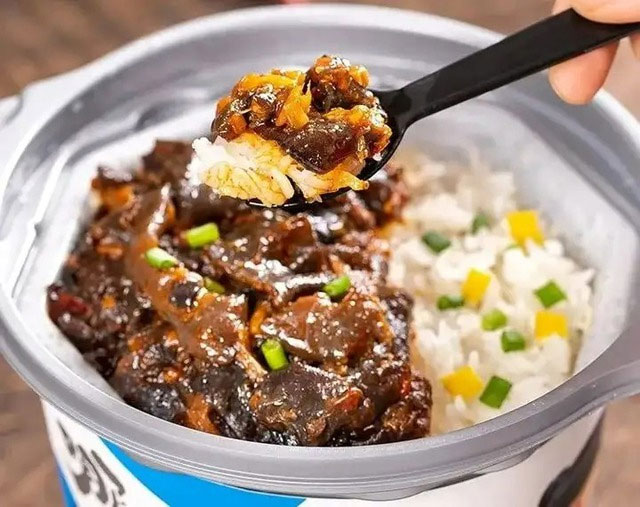 com-tu-soi-3 Loại cơm này nó không phù hợp với những người muốn kiểm soát lượng đường trong máu.