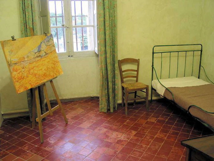 phong-benh-cua-van-gogh Van Gogh đã vẽ bức tranh chủ yếu vào ban ngày qua trí nhớ.