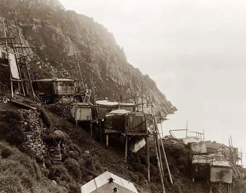 Người dân ngôi làng Inuit biến mất chỉ sau 1 đêm. Người dân ngôi làng Inuit biến mất chỉ sau 1 đêm.
