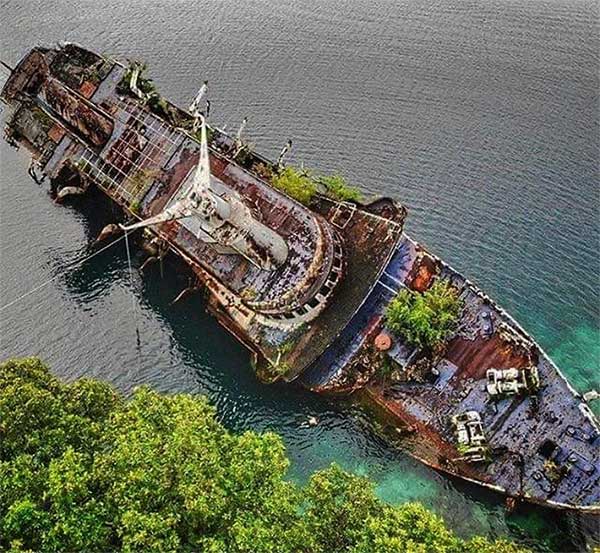 Việc trục vớt không thành biến World Discovery thành tàn tích.