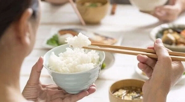 Ăn bao nhiêu bát cơm mỗi ngày là phù hợp?