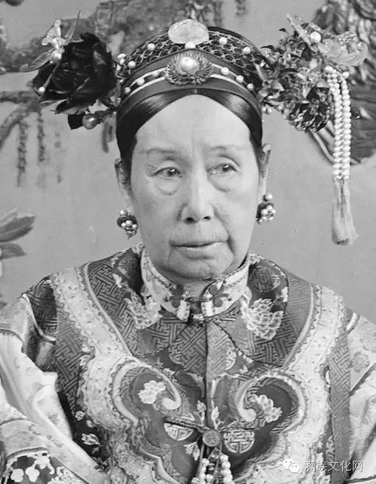 tu-hi-thai-hau-3 Chân dung Từ Hy Thái hậu lúc về già.