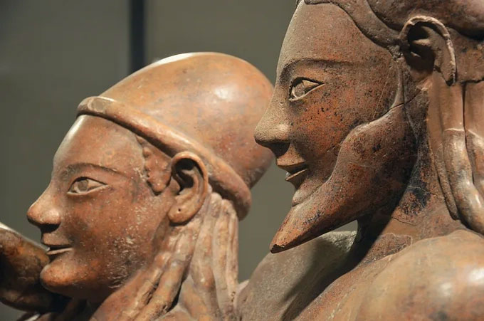  Cỗ quan tài hình người "vợ chồng Etruscan Sarcophagus"