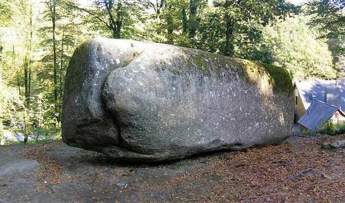trembling-rock-1 Tảng đá Trembling Rock.
