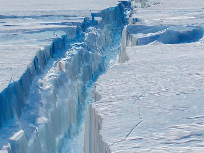 Sông băng Pine Island Glacier được đánh giá là sông băng tan nhanh nhất ở Nam Cực.